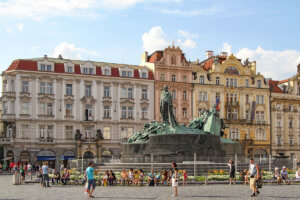 Spomenik Janu Husu u Pragu